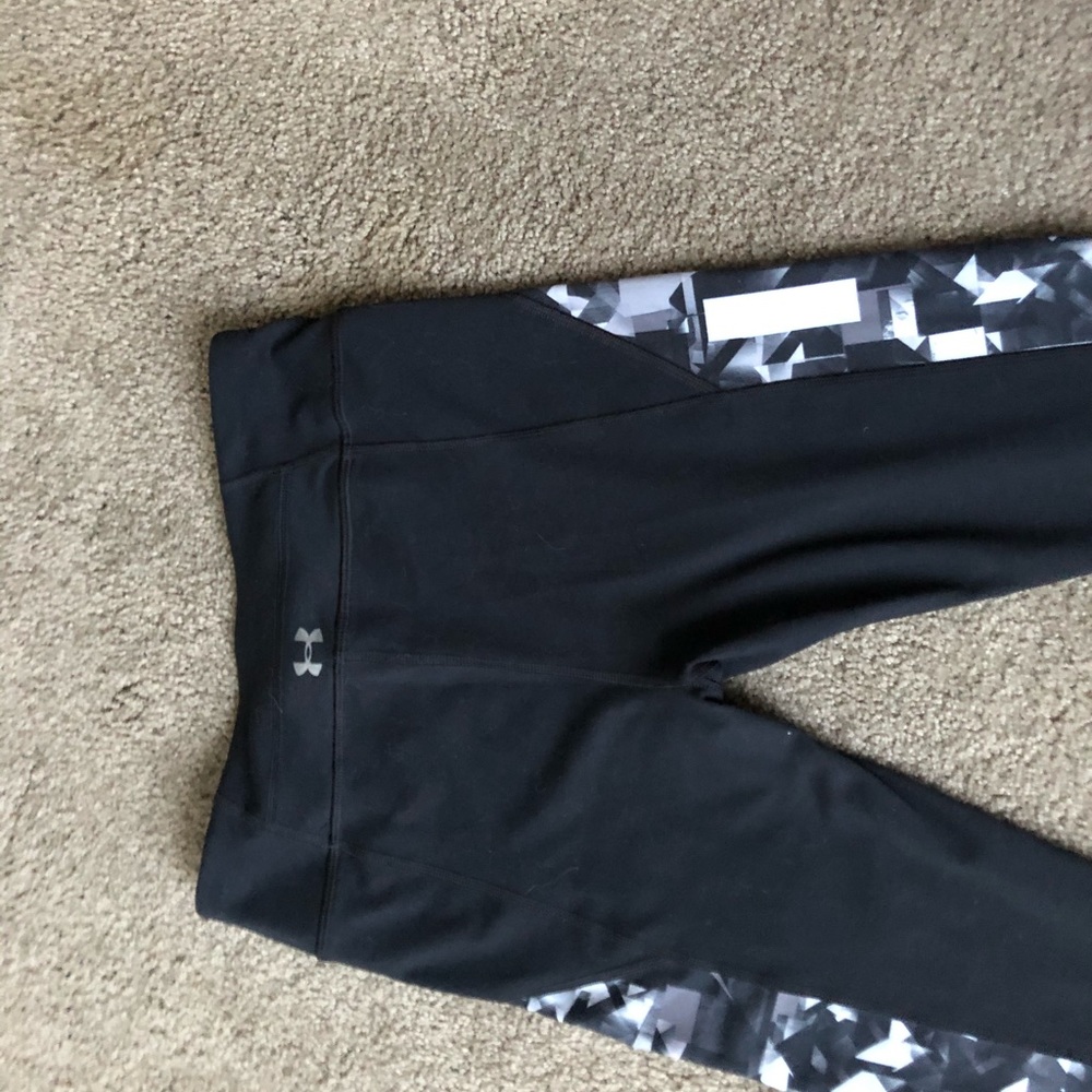 Small Under Armour Leggings - Design on front